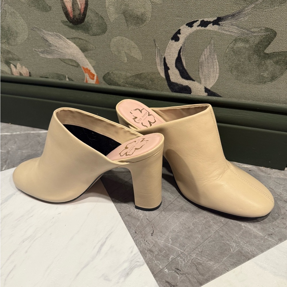 Ted Baker London Celiah Closed Toed Mule Ecru Size 9/ EU 40